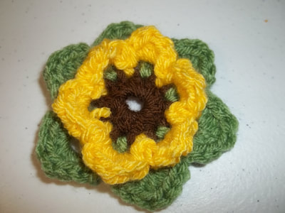 crochet lily flower clip