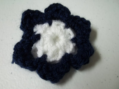 small crochet star flower clip
