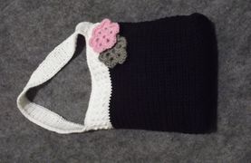 crochet bag with flower clips